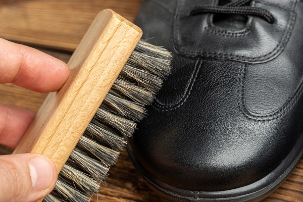 Come prendersi cura delle scarpe comfort: manutenzione e durabilità