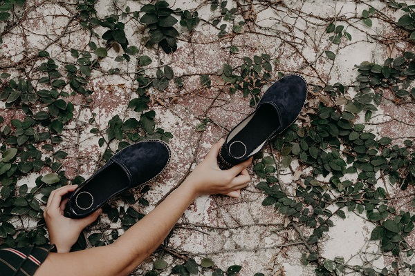Scarpe comfort eco-friendly: sostenibilità e benessere per i tuoi piedi